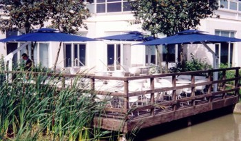 Umbrella-dining-area-350w