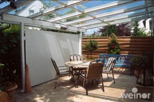 White-paravento-patio-dining-area White-paravento-patio-dining-area