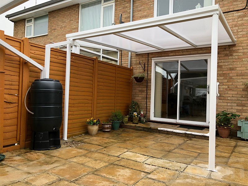 Polycarbonate Roof with integrated guttering system