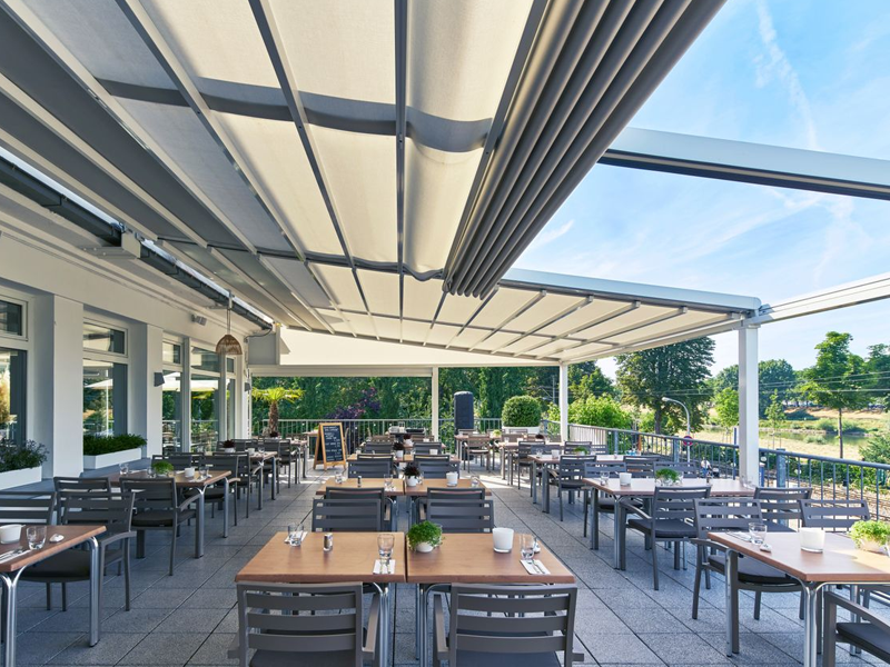 Markilux Pergola Stretch with Side-Screens and Format Triangles